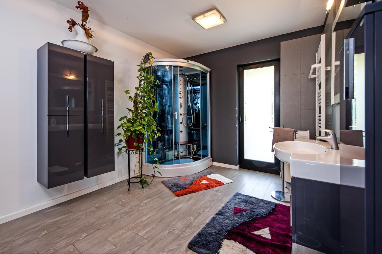 Cerin Apartment 로비니 외부 사진