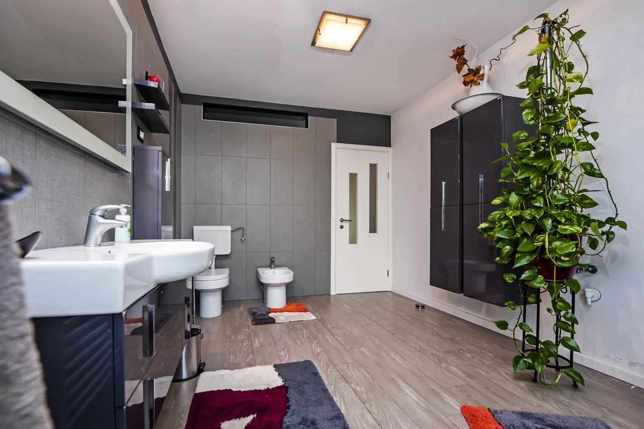 Cerin Apartment 로비니 외부 사진