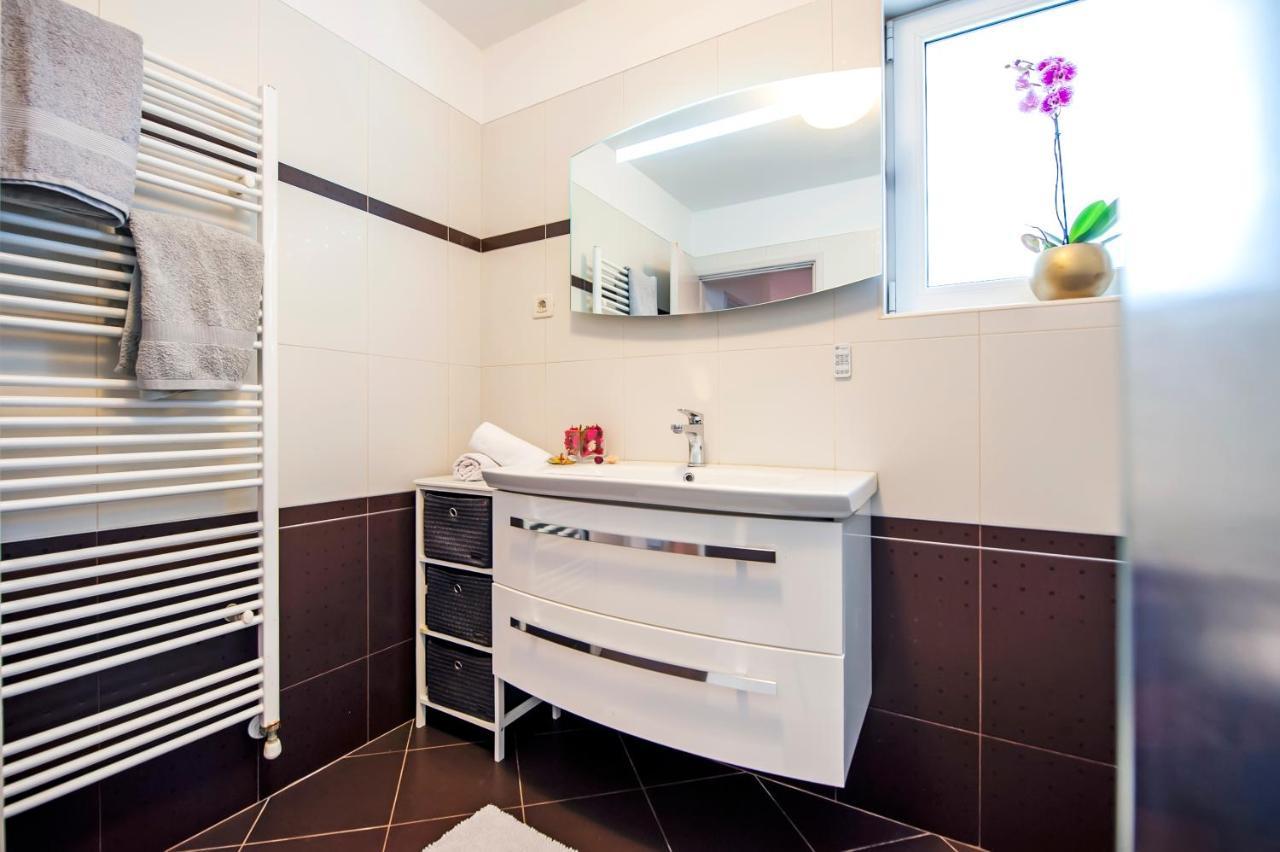 Cerin Apartment 로비니 외부 사진