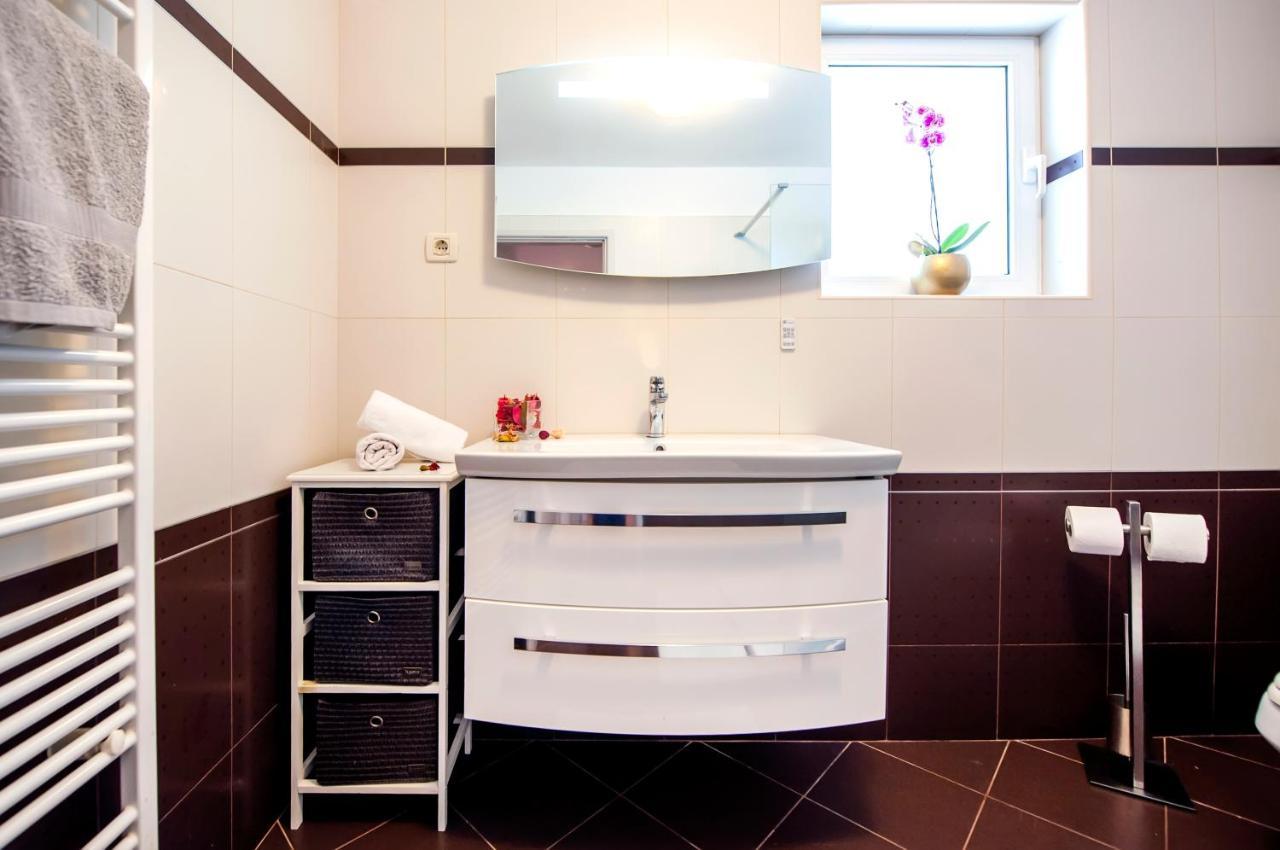 Cerin Apartment 로비니 외부 사진
